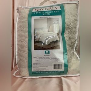 Waverly king size quilt and sham set.
